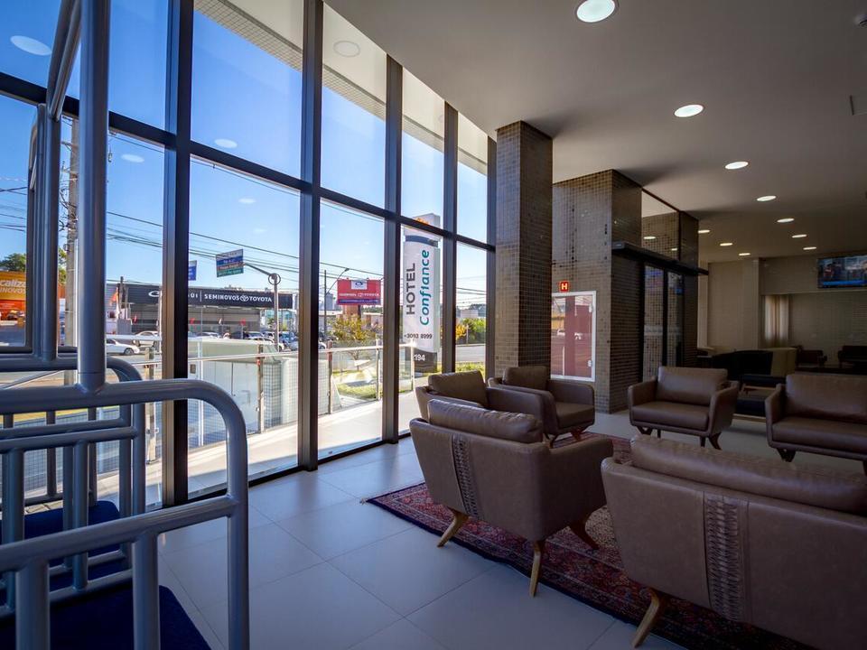 Hotel Confiance Barigui Курітіба Екстер'єр фото