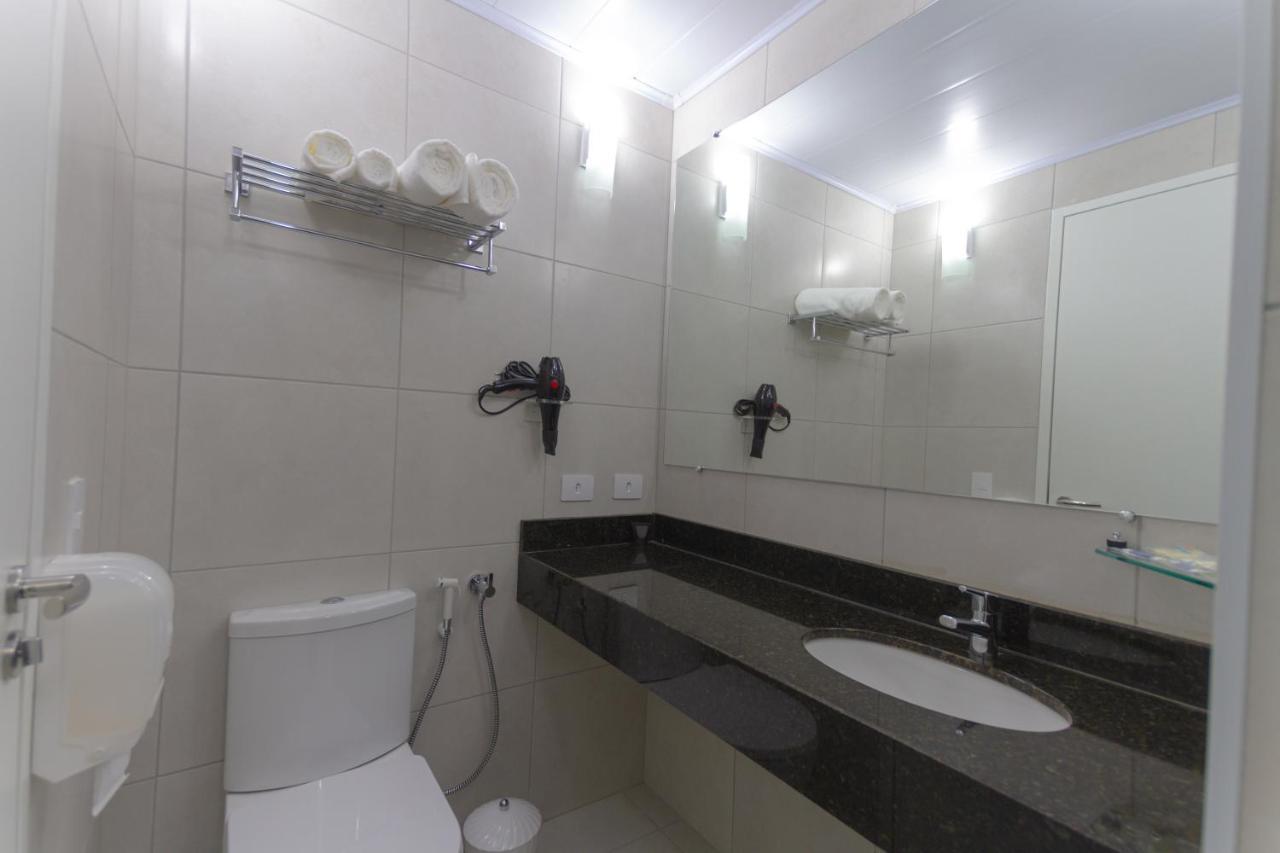 Hotel Confiance Barigui Курітіба Екстер'єр фото